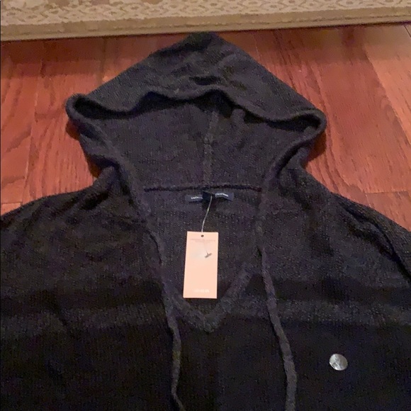 American Eagle Hooded Sweater - Picture 2 of 3